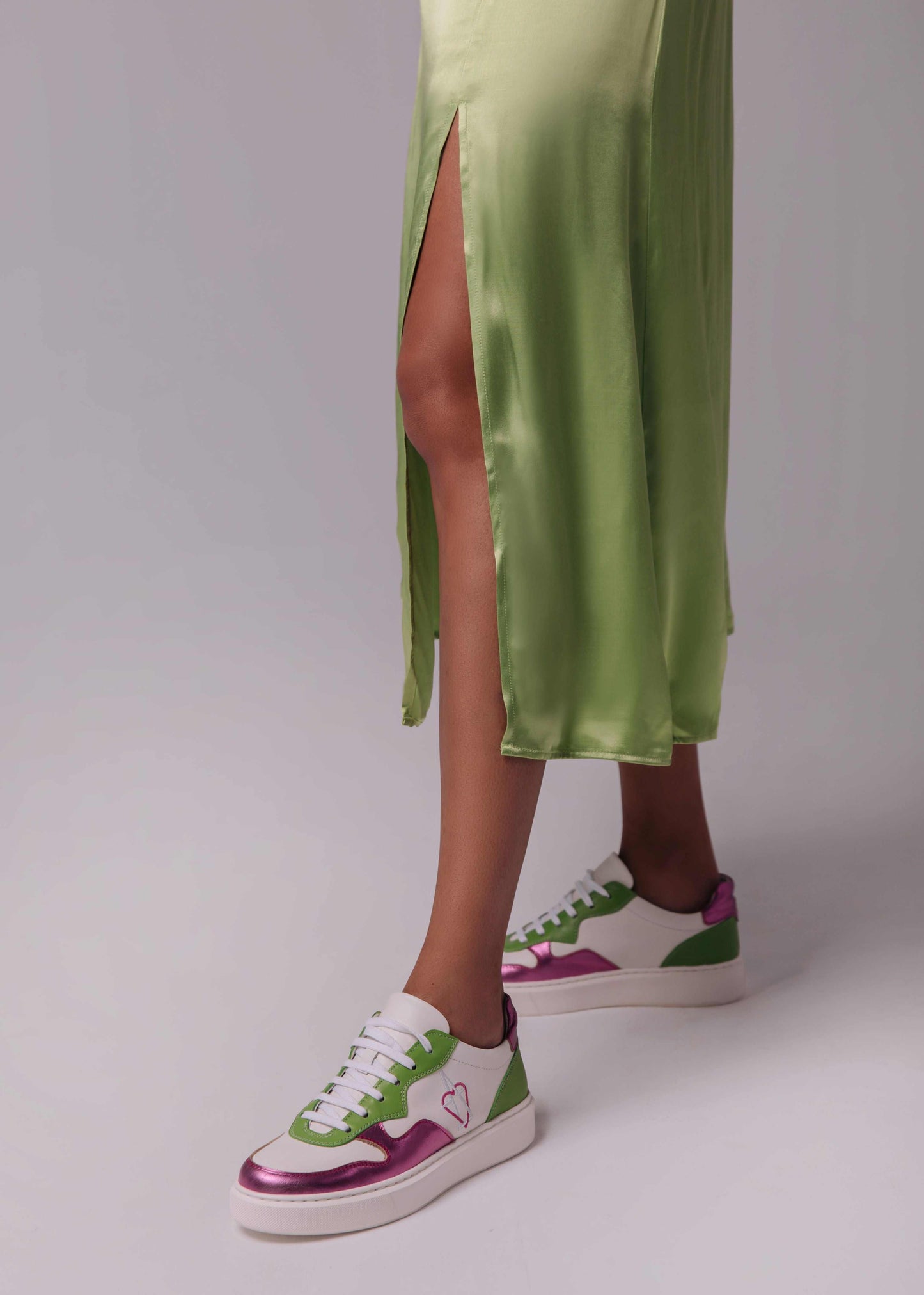 Carregar imagem no visualizador da galeria, Pink and Green Sneakers
