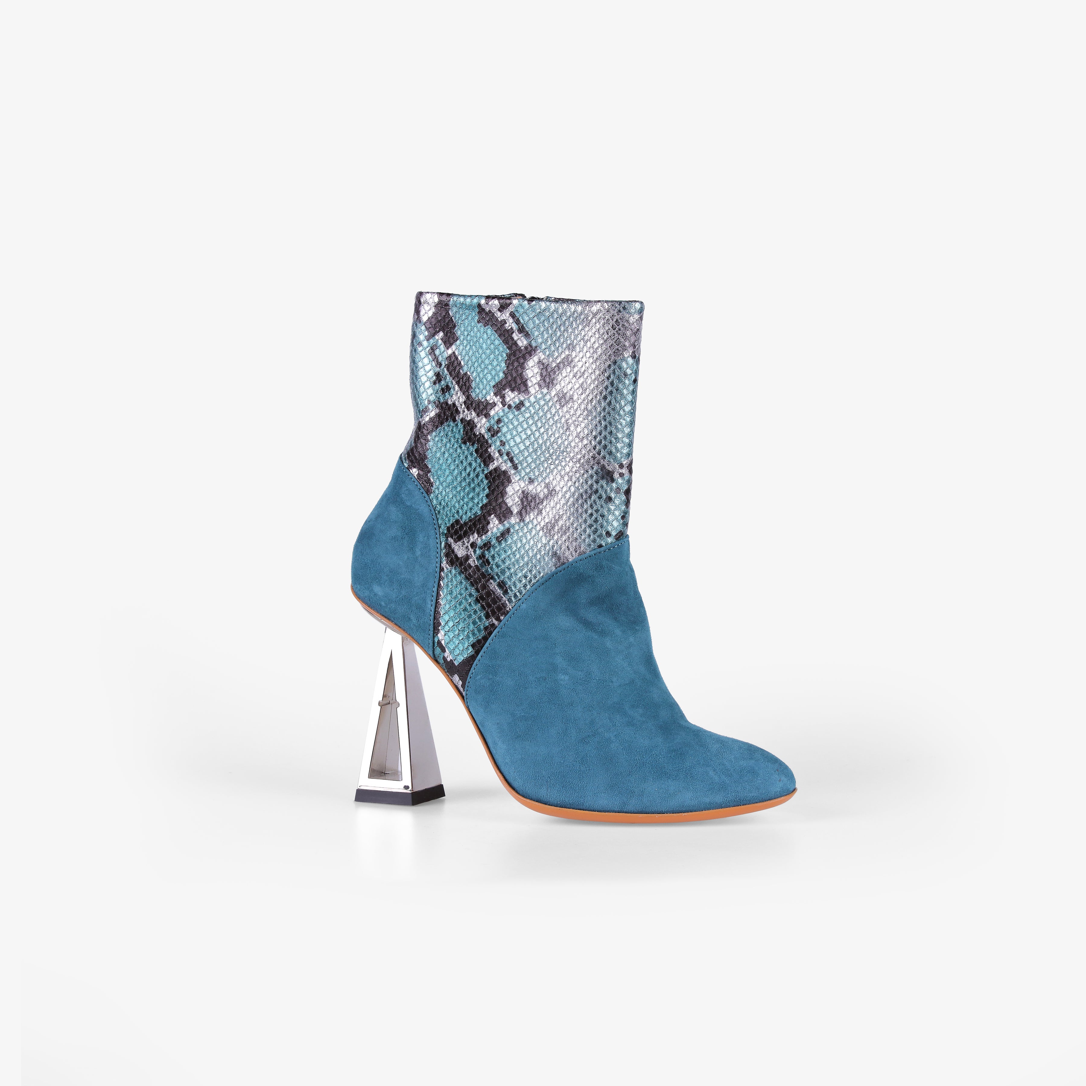 London 01 Petrol Sarah Maier