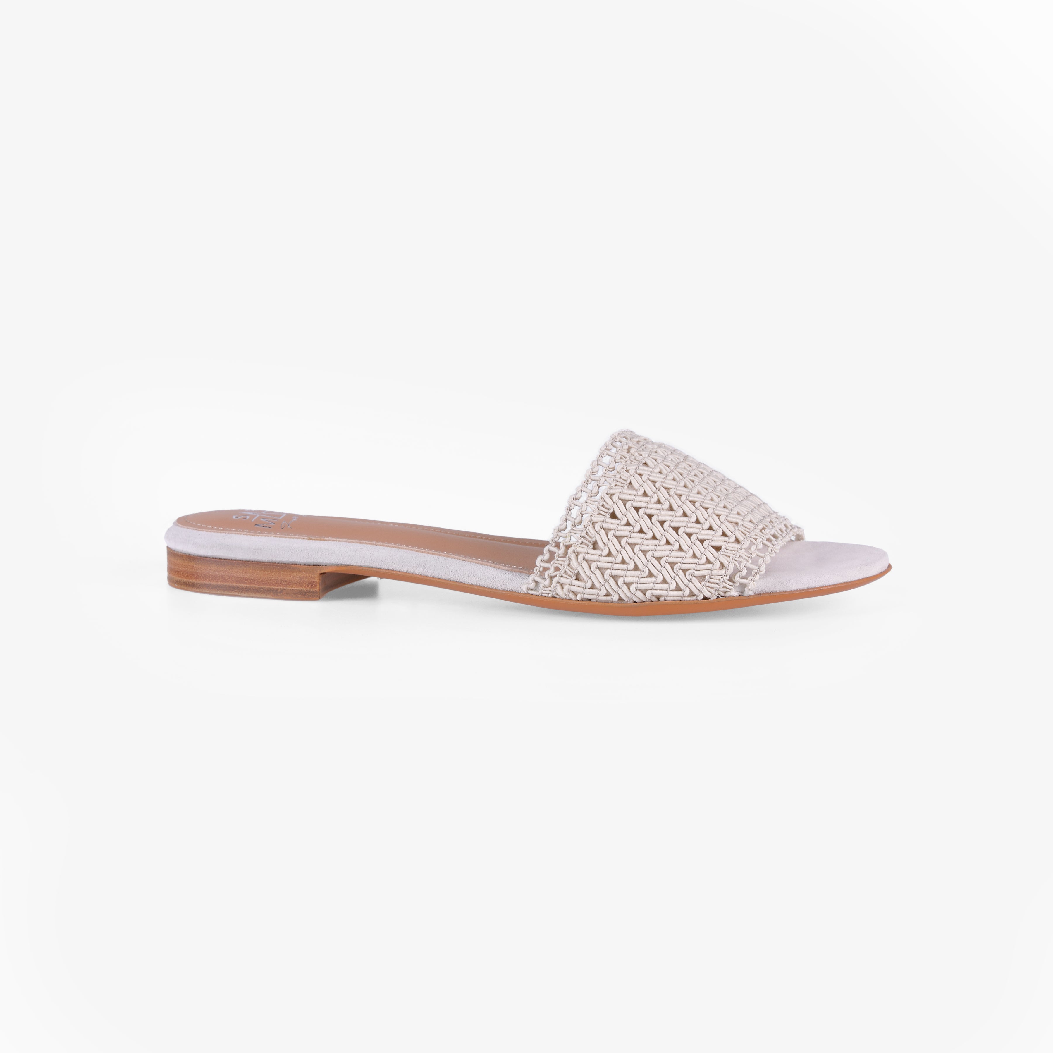 Huambo 01 White Sarah Maier